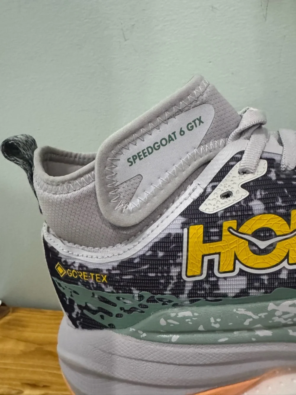 Hoka Speedgoat 6 GTX Trail Running Shoes Size 8B BNIB - Picture 2 of 5